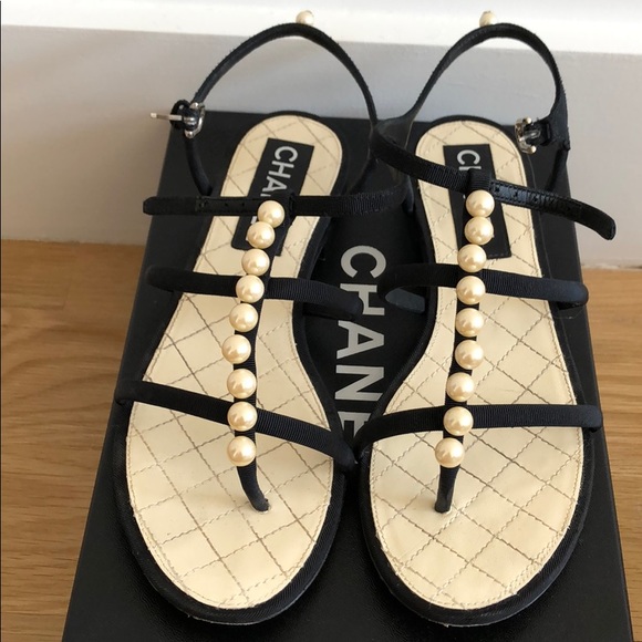 SOLD! Chanel sandals - Picture 1 of 3
